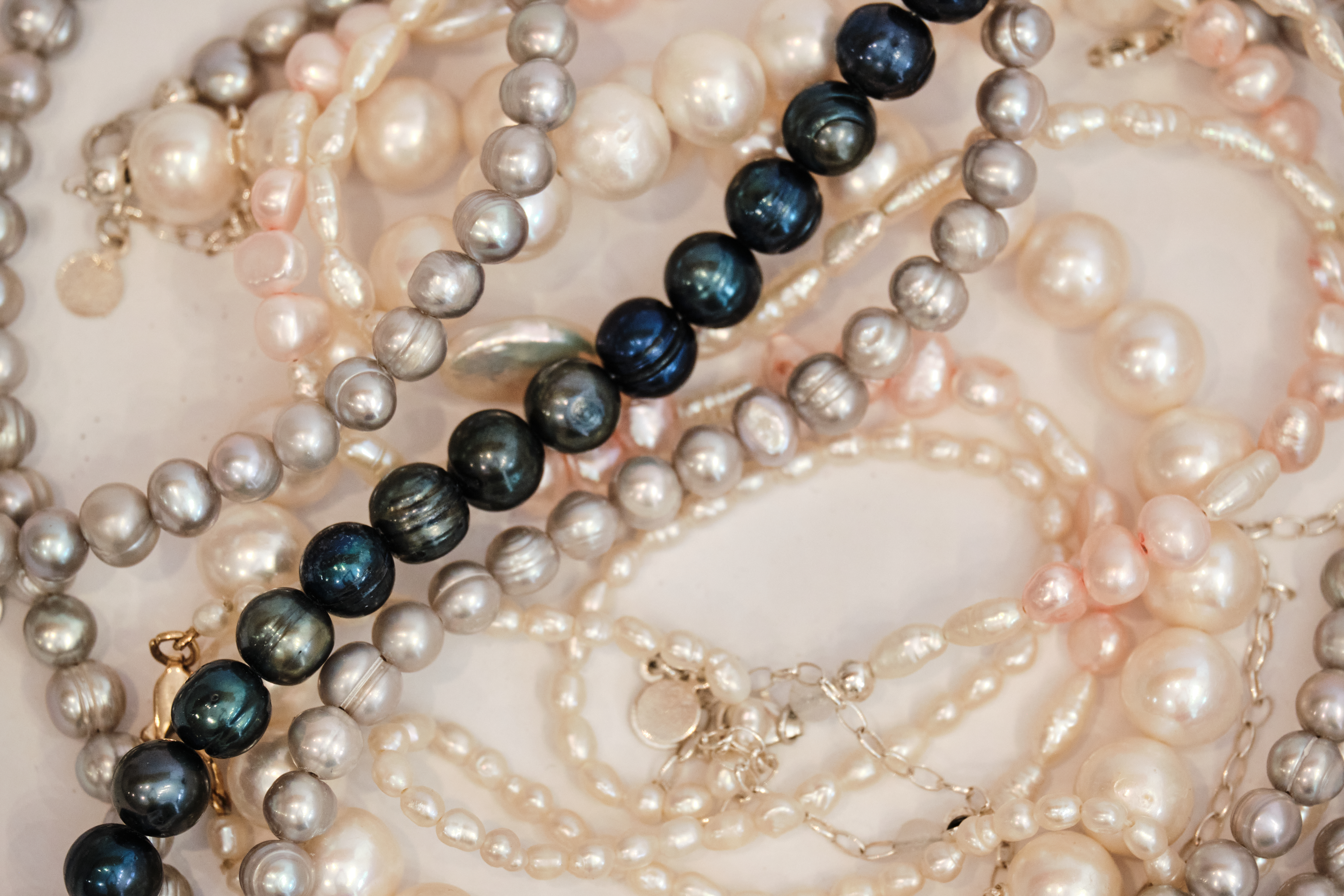 Pearl restringing detail